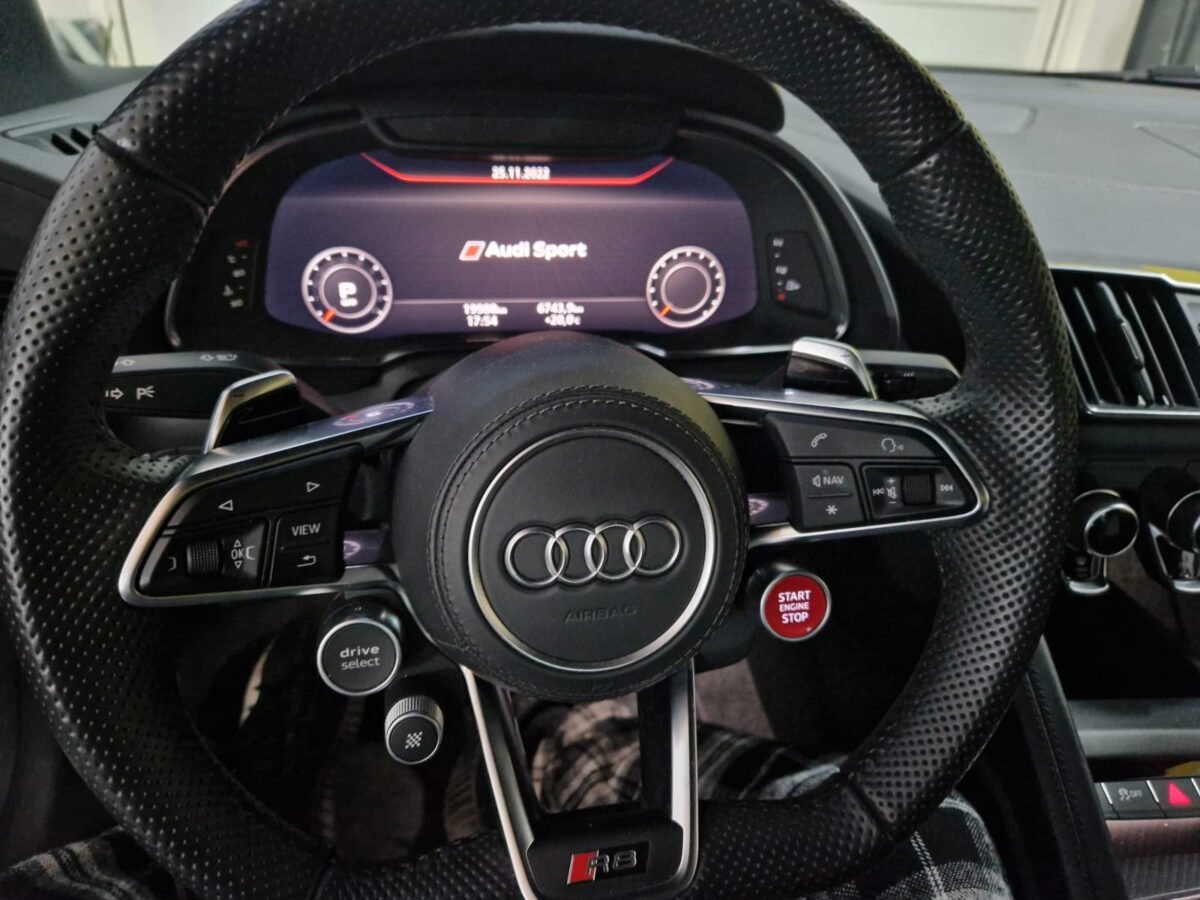 AUDI R8 5.2