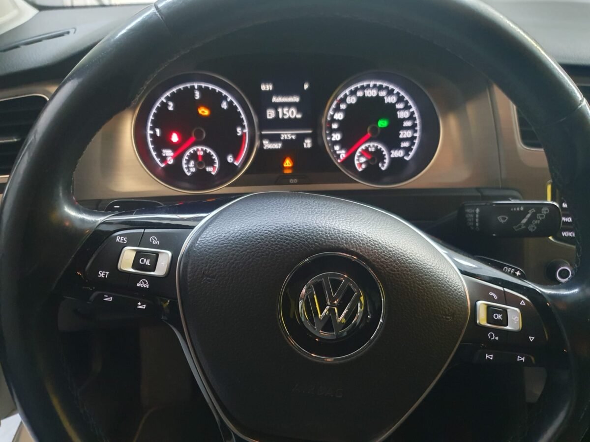 VOLKSWAGEN Golf 2.0 TDI SPORT DSG