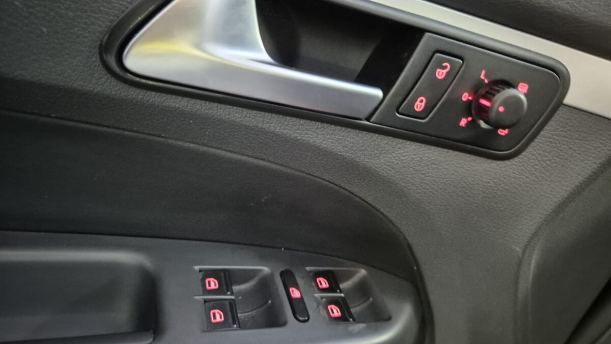 VOLKSWAGEN TOURAN 7 PLAZAS 1.6 TDI