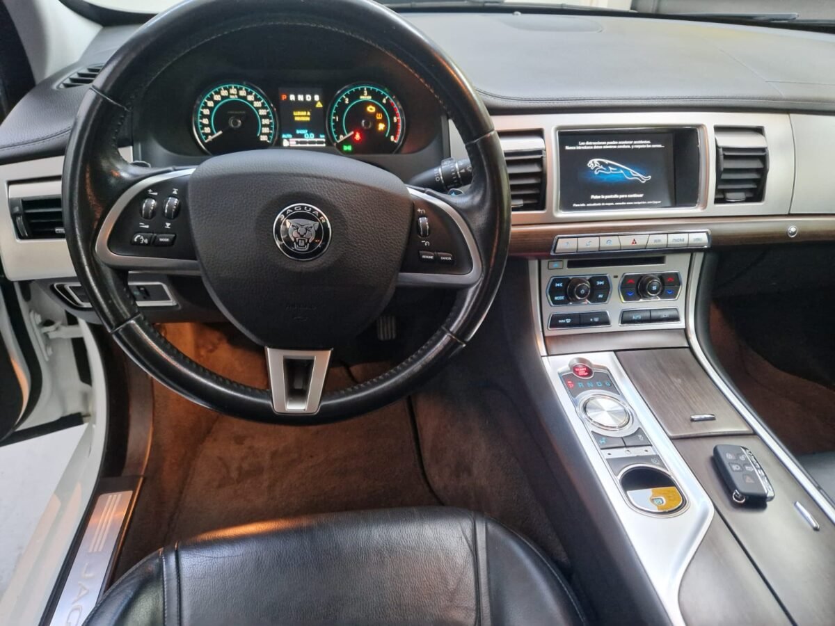 JAGUAR XF 2.0 D 200CV