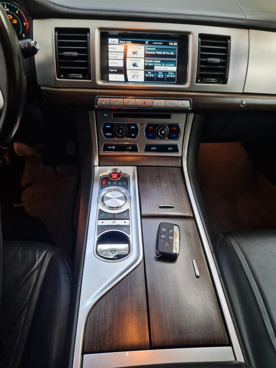 JAGUAR XF 2.0 D 200CV