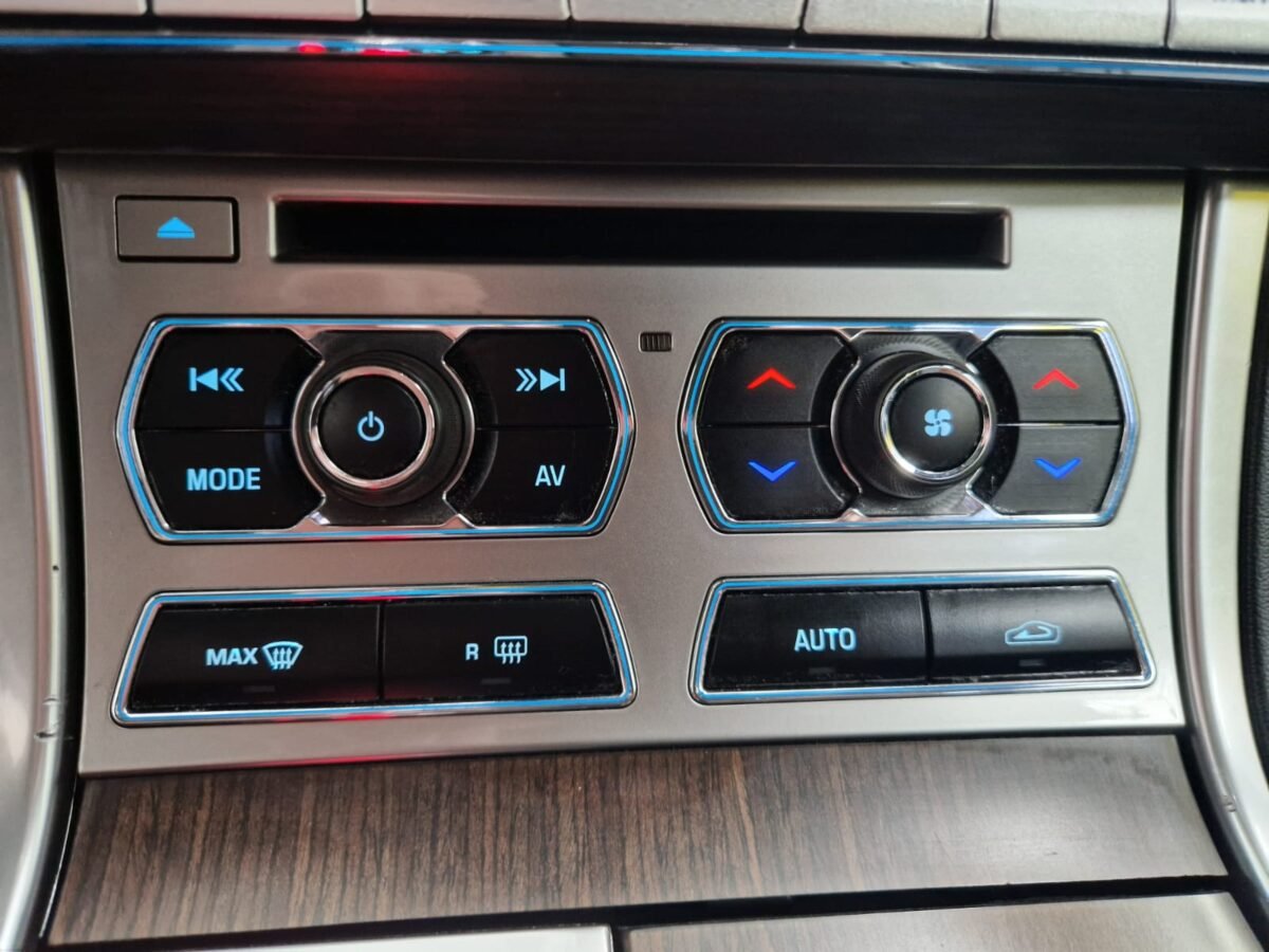 JAGUAR XF 2.0 D 200CV