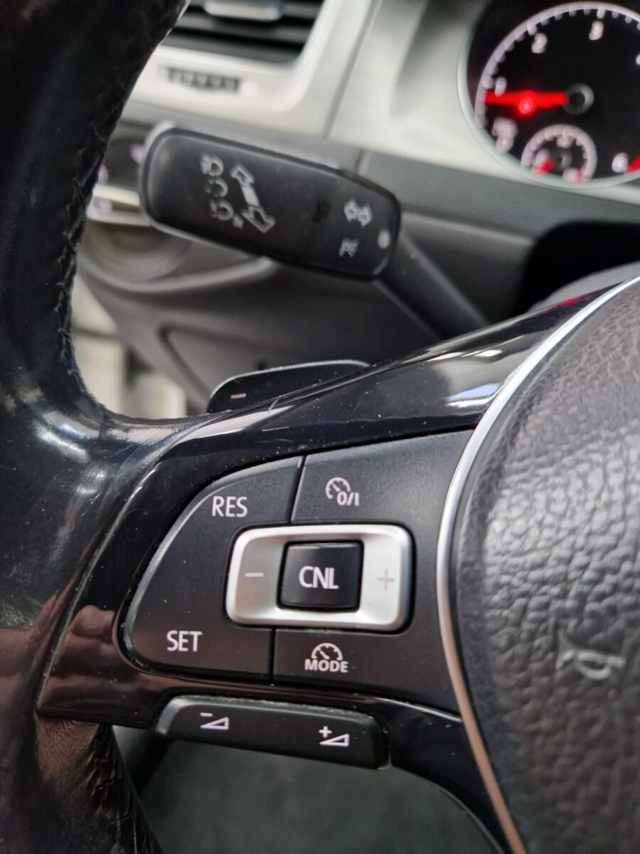 VOLKSWAGEN Golf 2.0TDI SPORT 150CV