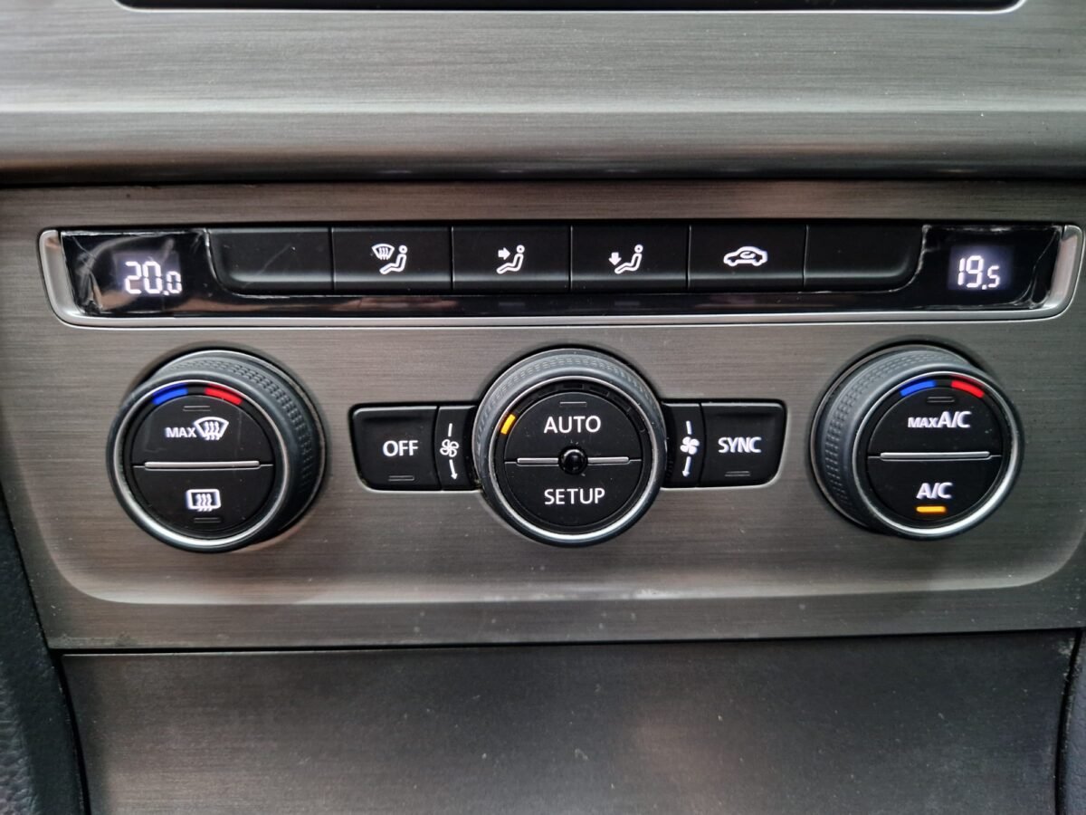VOLKSWAGEN Golf 2.0TDI SPORT 150CV