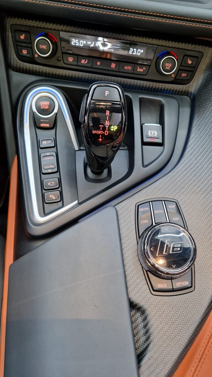 BMW i8 ROADSTER FIRST EDITION