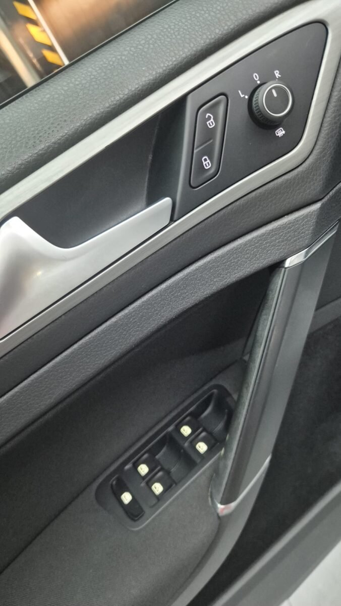 VOLKSWAGEN GOLF 1.6 TDI 105CV
