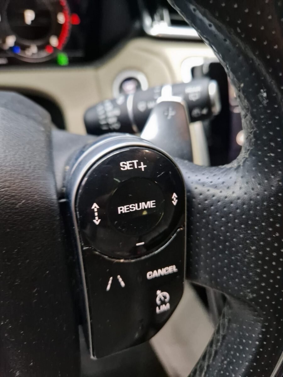LAND-ROVER RANGE ROVER VELAR R-DYNAMIC 3.0 D300
