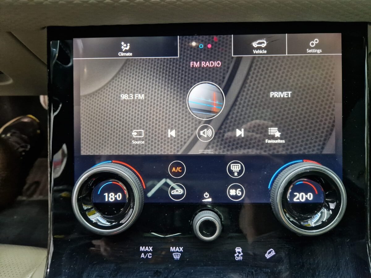 LAND-ROVER RANGE ROVER VELAR R-DYNAMIC 3.0 D300