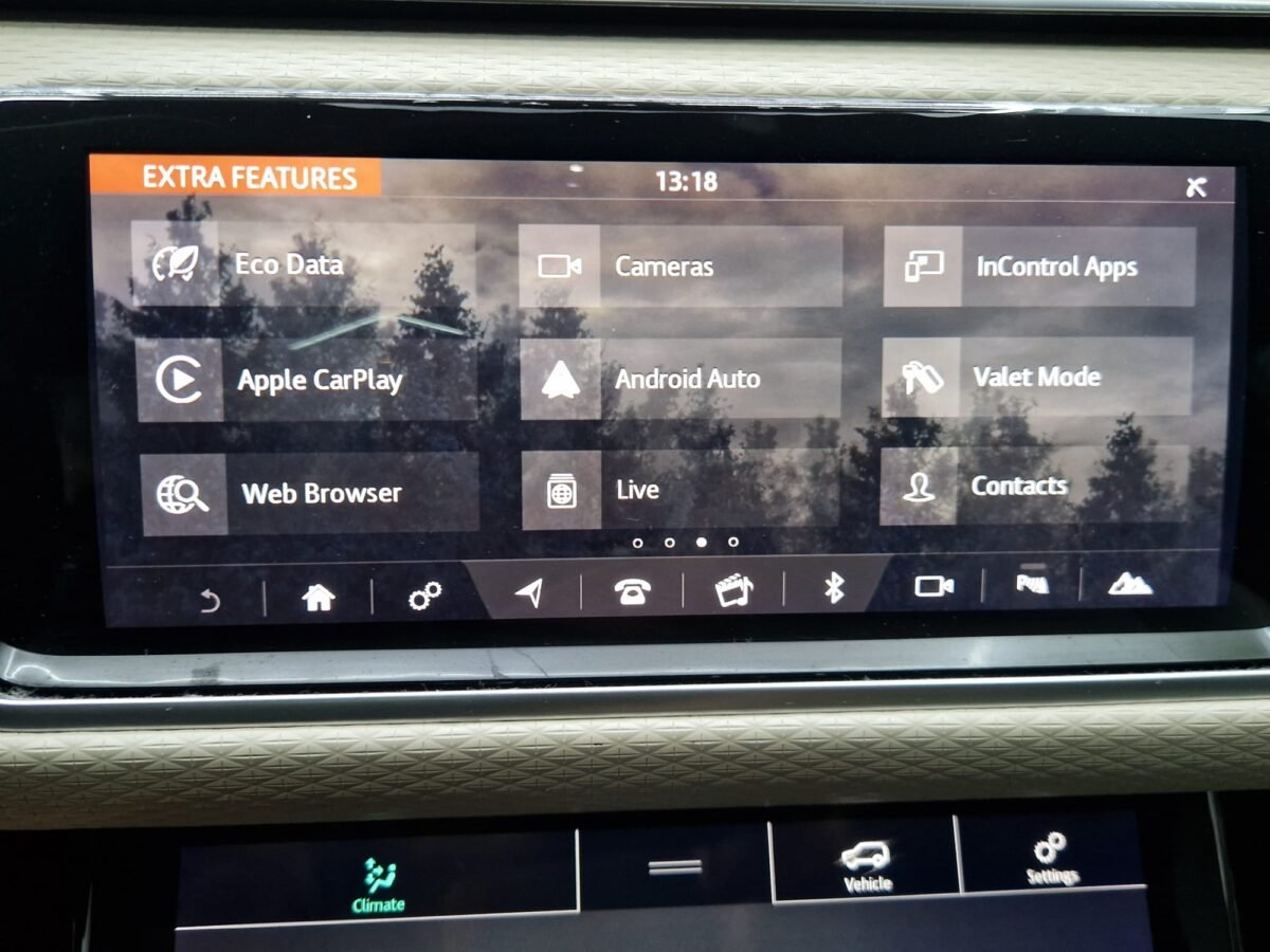 LAND-ROVER RANGE ROVER VELAR R-DYNAMIC 3.0 D300